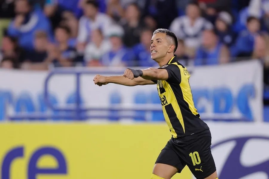 Leonardo Fernández será operado de la rodilla y se pierde próximos partidos con Peñarol