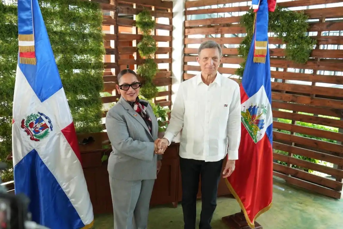 República Dominicana y Haití acuerdan reabrir espacio aéreo y avanzan en agenda bilateral