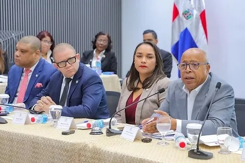 Cámara de Diputados transfiere al Infotep el Club del Legislador