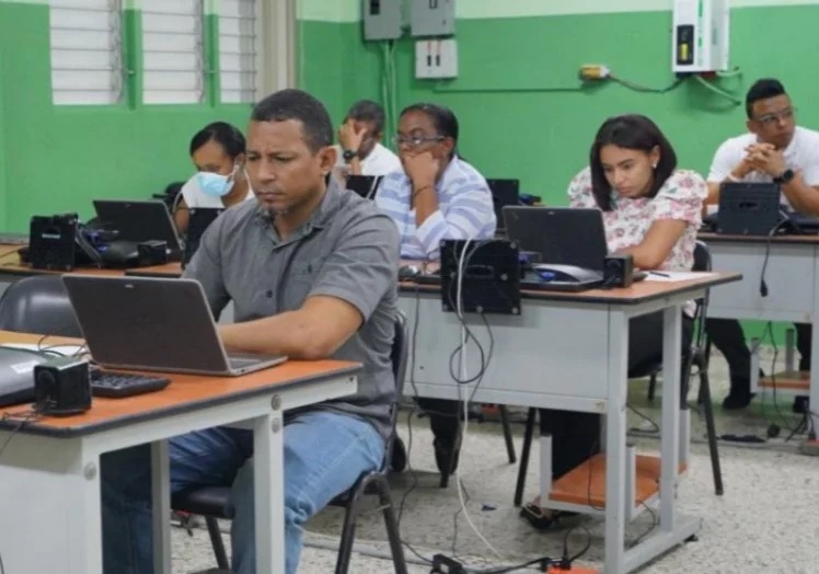 Más de 115 mil docentes participarán este lunes en nueva etapa de evaluación