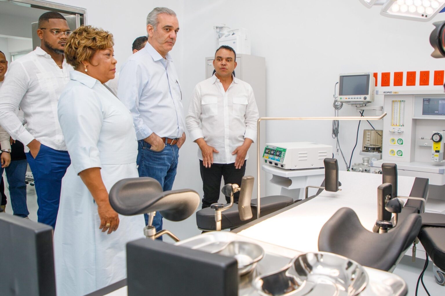 Abinader inaugura remozamiento del hospital en La Victoria con inversión de más de RD$75 millones de pesos