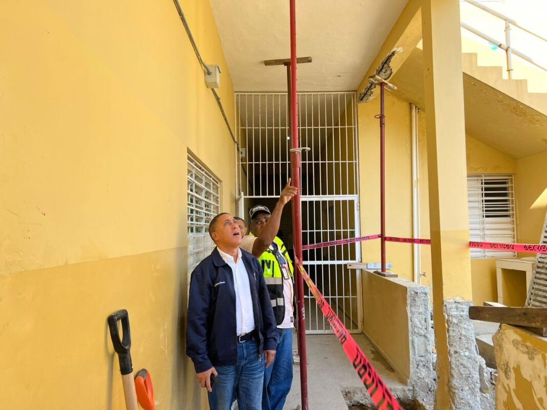 Gobierno inicia operativo para reparar techos en más de 500 escuelas