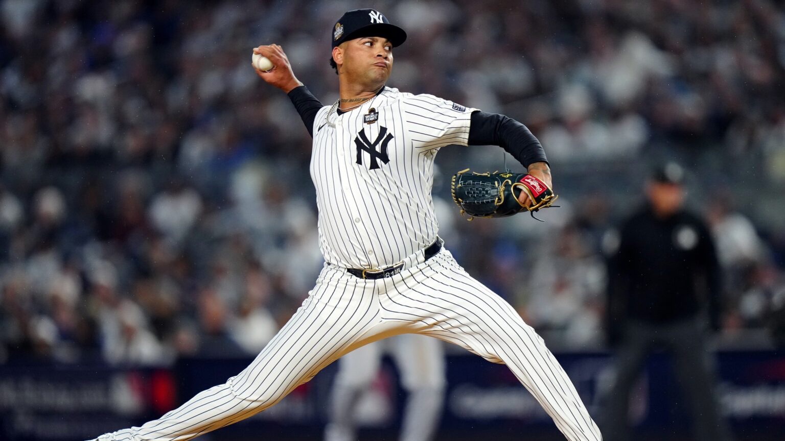 Gil domina y Stanton despierta en blanqueada de Yankees sobre Boston