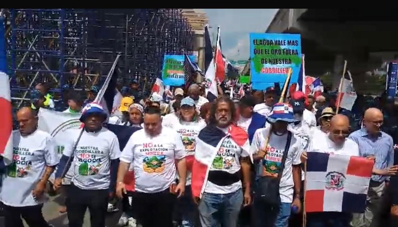 Marchan en Santiago exigen garantía oficial contra minería en la Cordillera Septentrional