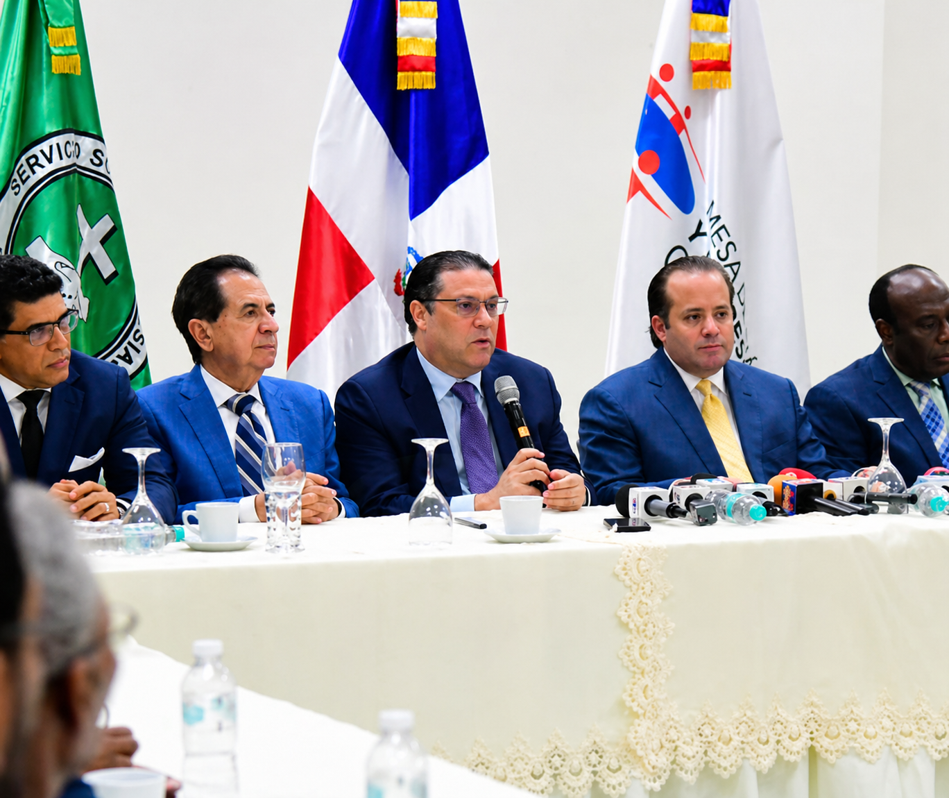 Gobierno se reúne con iglesias evangélicas para tratar sobre crisis en Oriente Medio