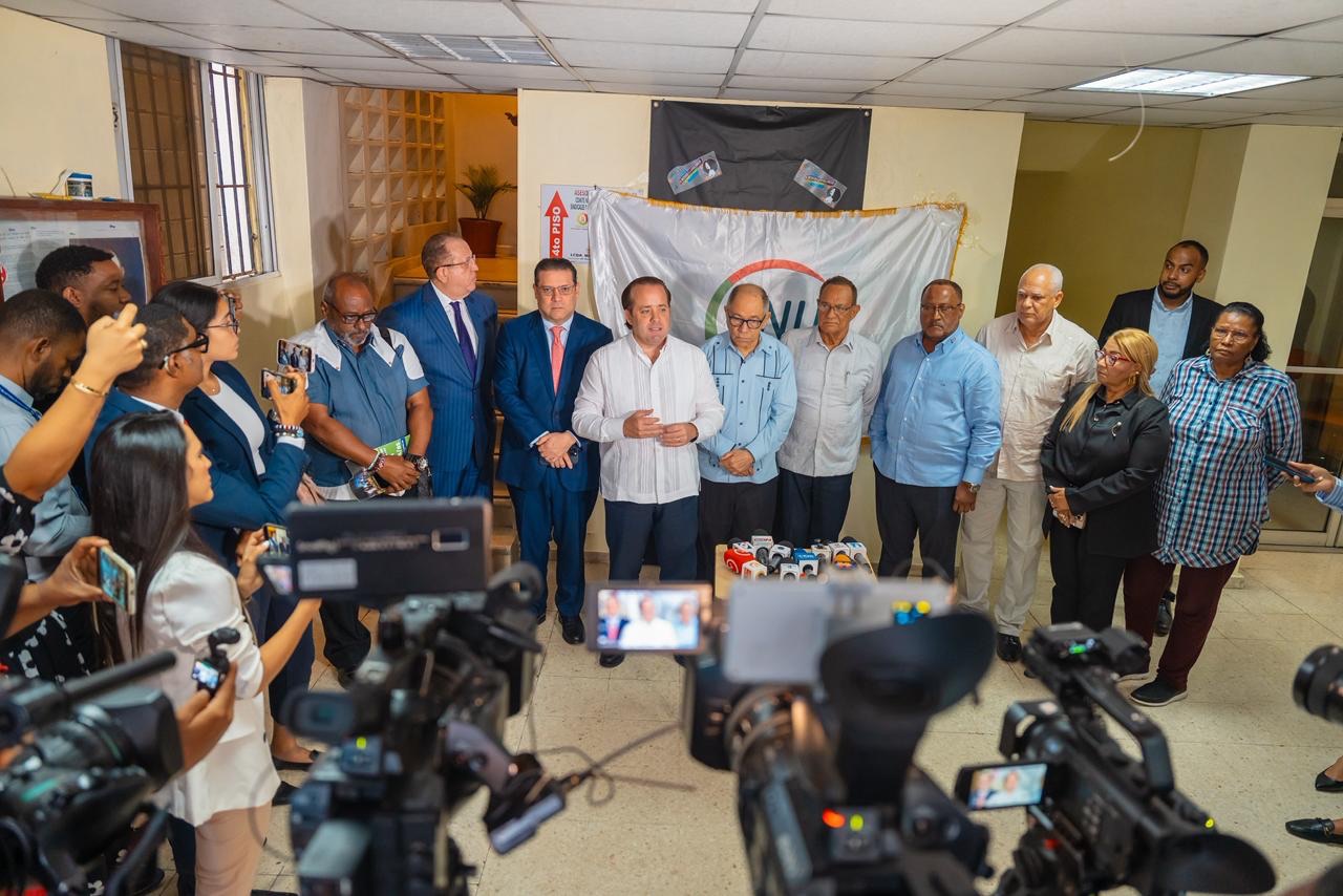 Comisión del Gobierno se reúne con sector sindical para tratar efectos de la guerra de Medio Oriente en el país