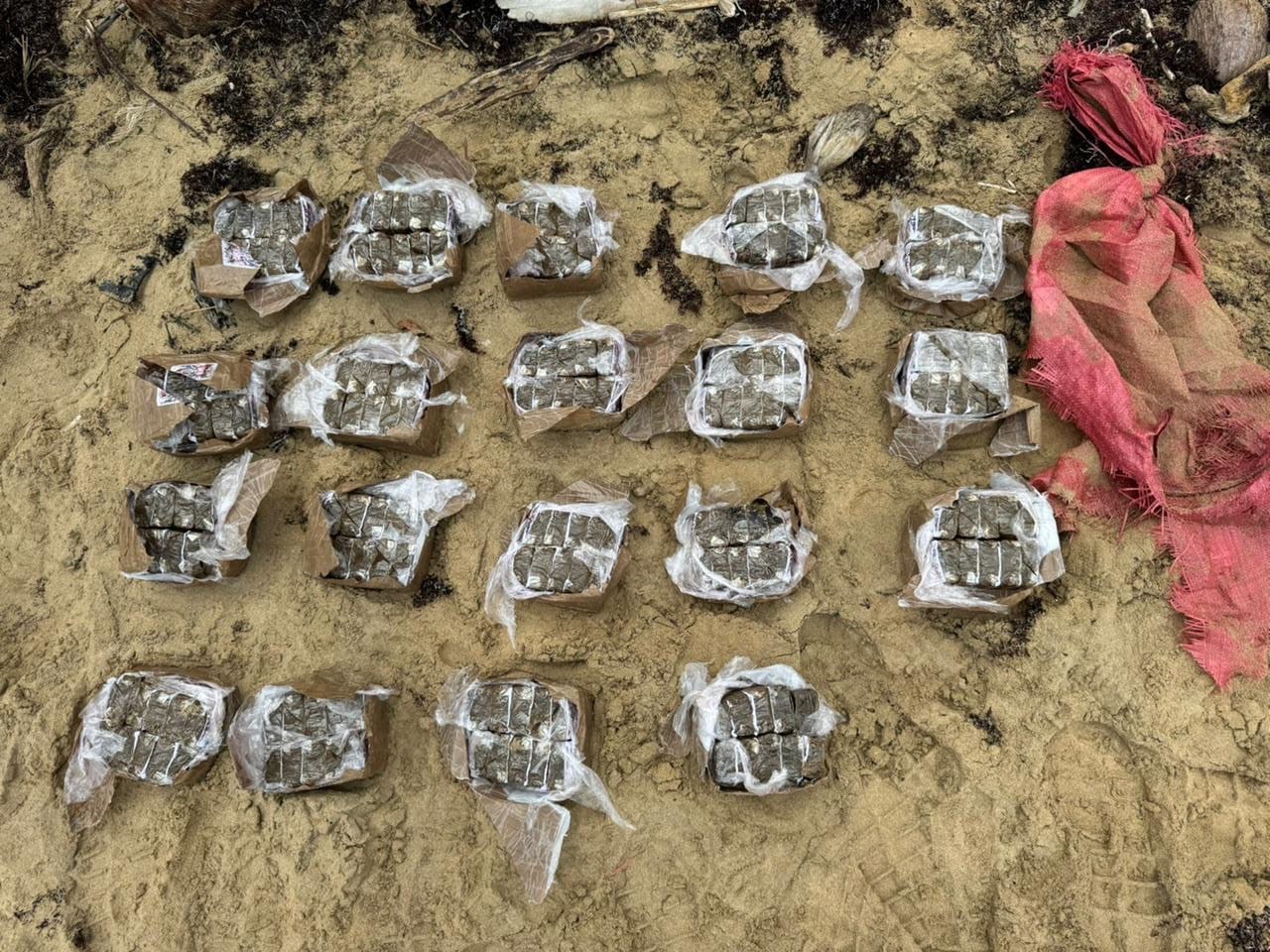 DNCD ocupa 19 pacas de Hachís en Miches