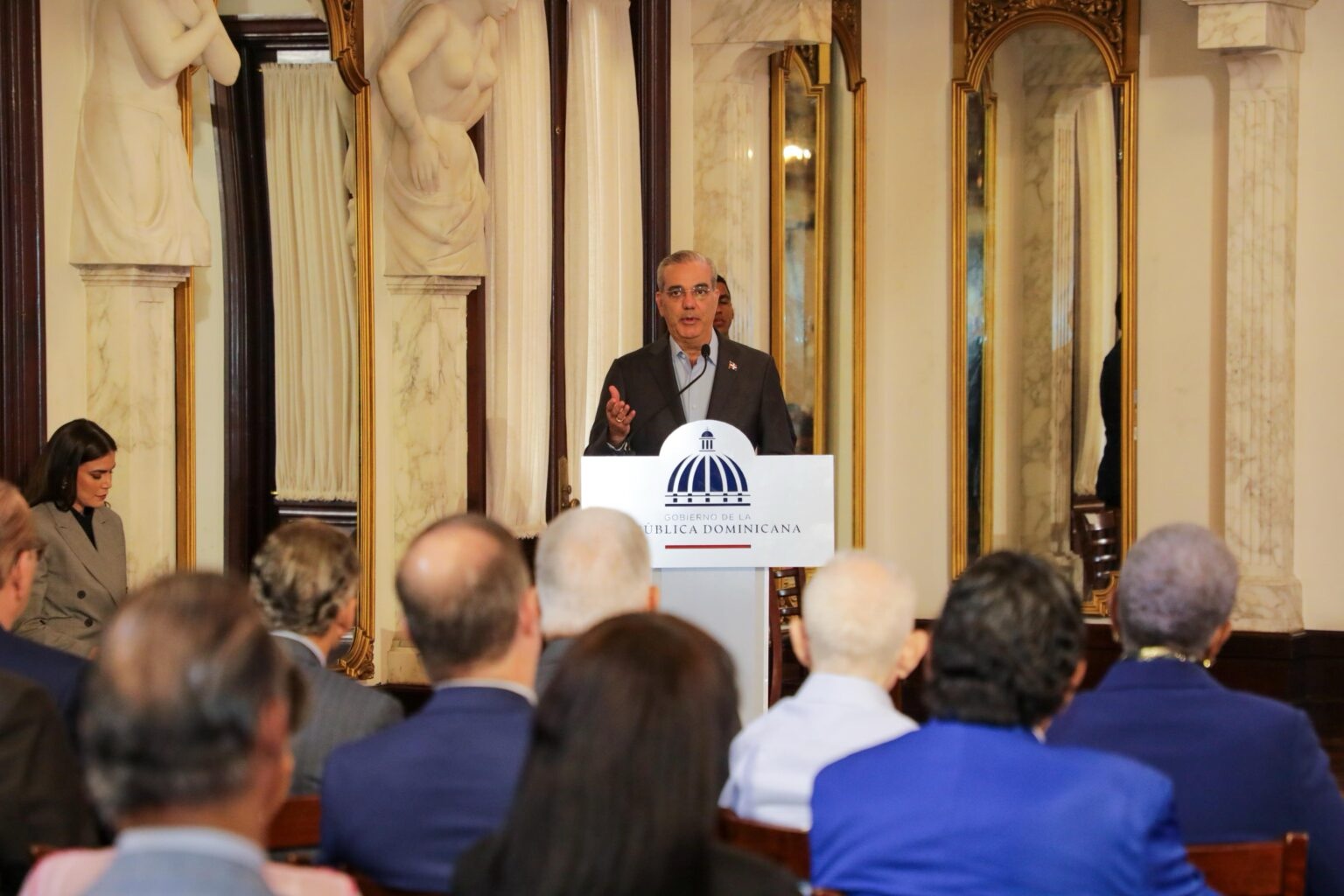 Abinader llama Ulises Espaillat el mayor referente ético de la nación; le condecora póstumamente