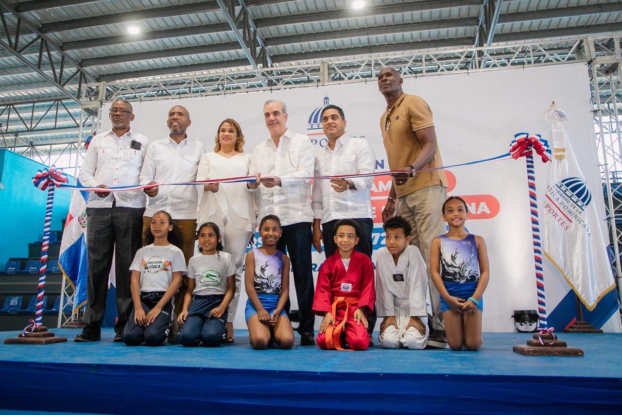 Presidente Abinader inaugura pabellones deportivos para fortalecer el deporte y la recreación de la juventud de La Romana