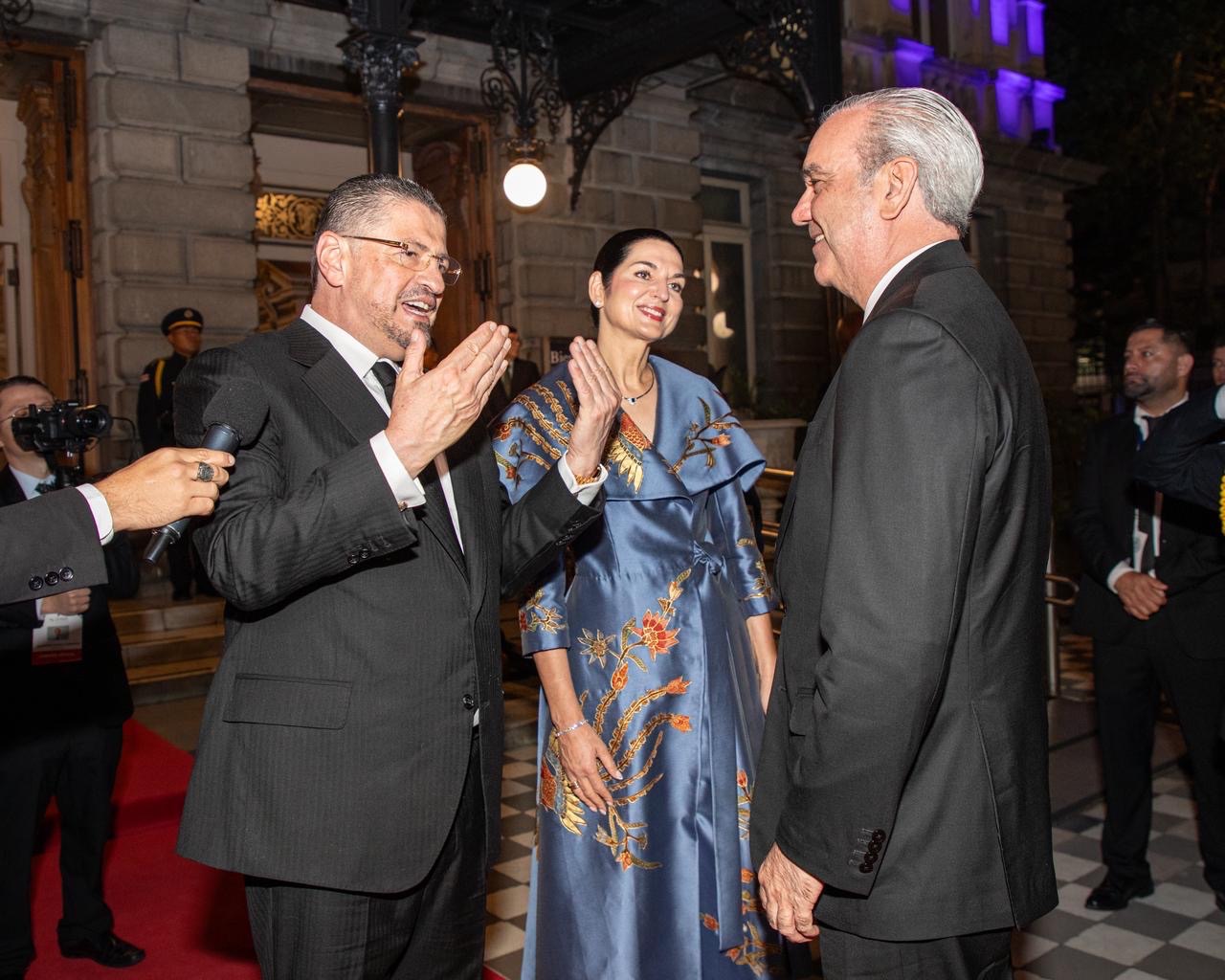 Presidente Abinader participa en cena oficial ofrecida por su homólogo de Costa Rica, Rodrigo Chaves Robles, en honor a jefes de Estado y de Gobierno