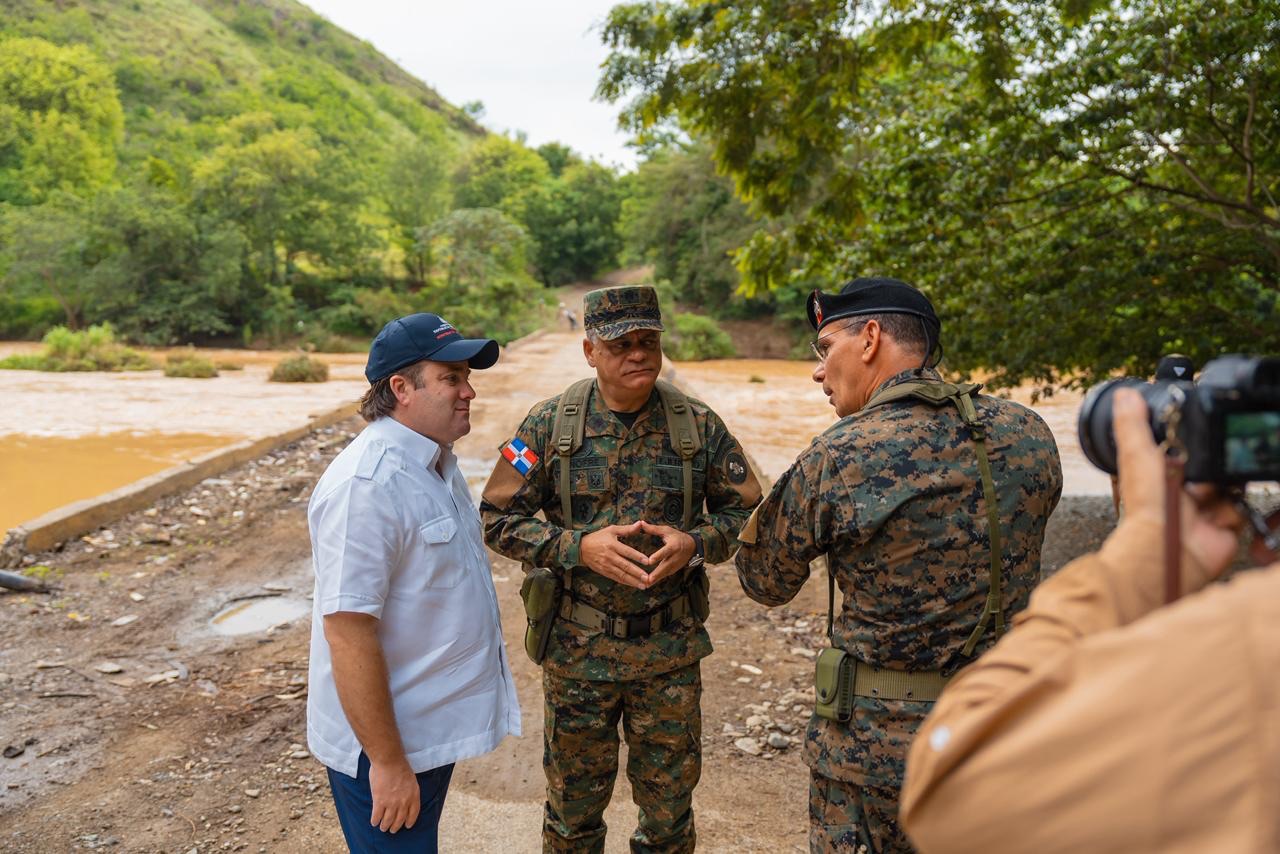 Paliza y ministro de Defensa realizan recorren carretera Internacional
