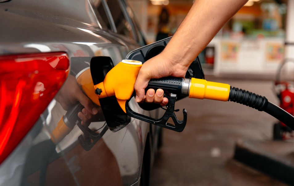 Gobierno mantiene congelado el GLP reajusta los demás combustibles