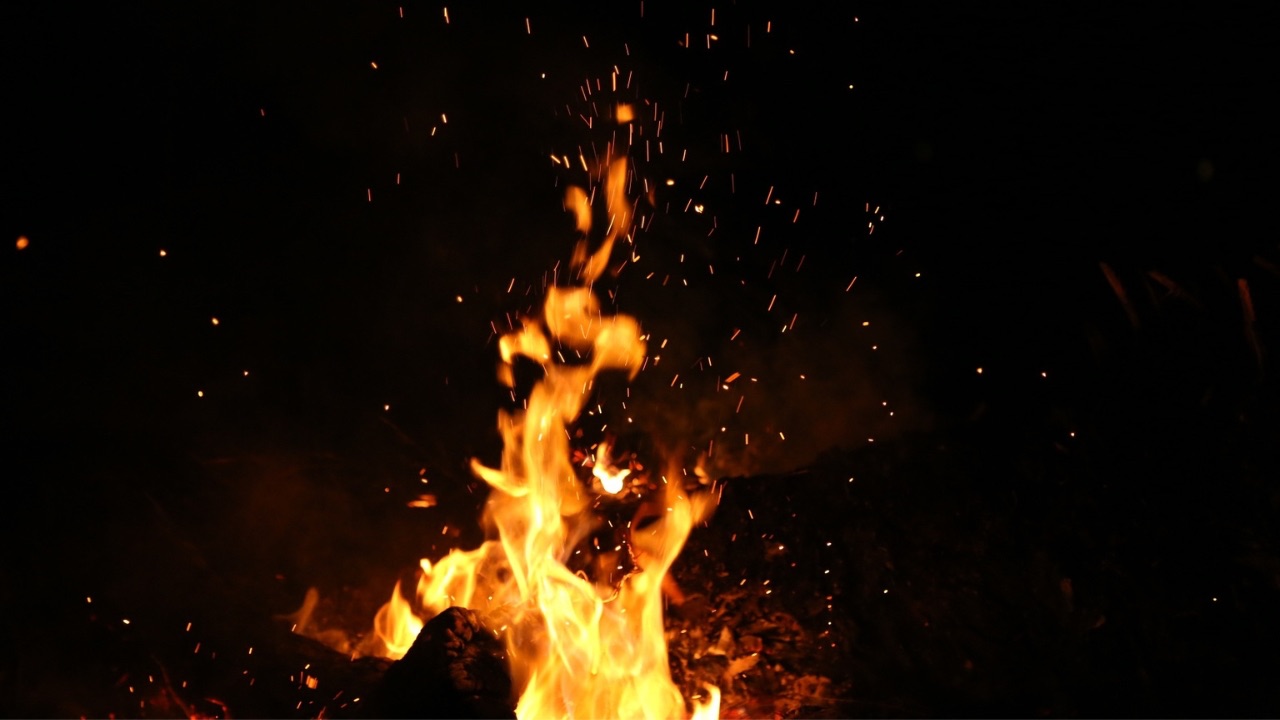Mujer muere tras ser incendiada presuntamente por su pareja en El Seibo