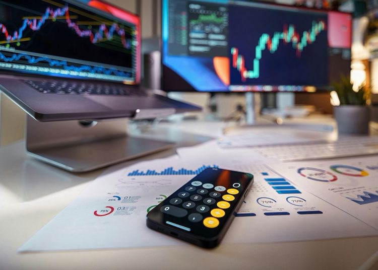 Más jóvenes invierten en el mercado de valores dominicano