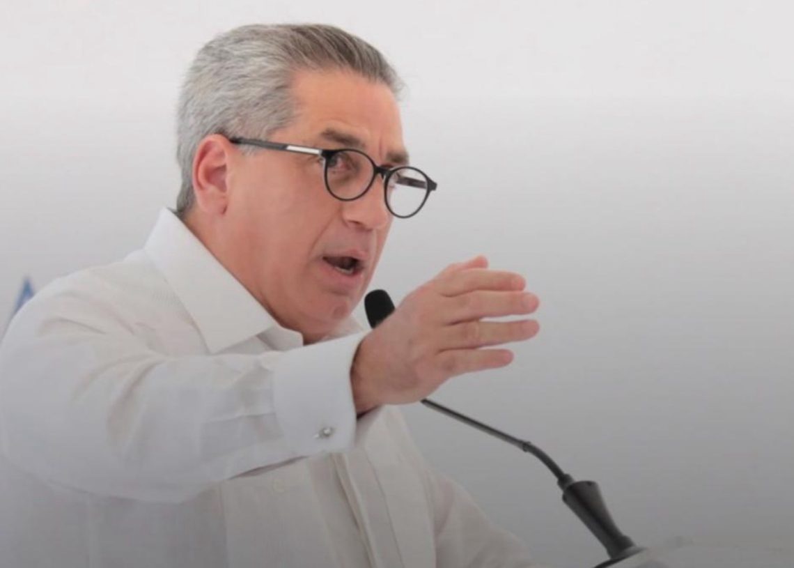 Hazoury reitera que el verdadero reto del turismo es mantener el crecimiento sostenido con orden y reglas claras