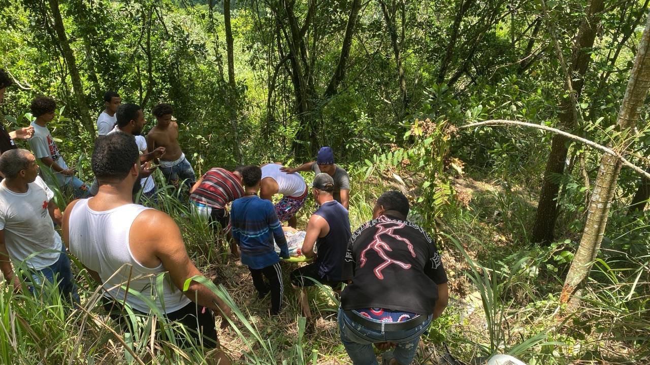 Dos fallecidos y dos heridos tras grúa caer en precipicio en el puerto Jarabacoa – La Vega