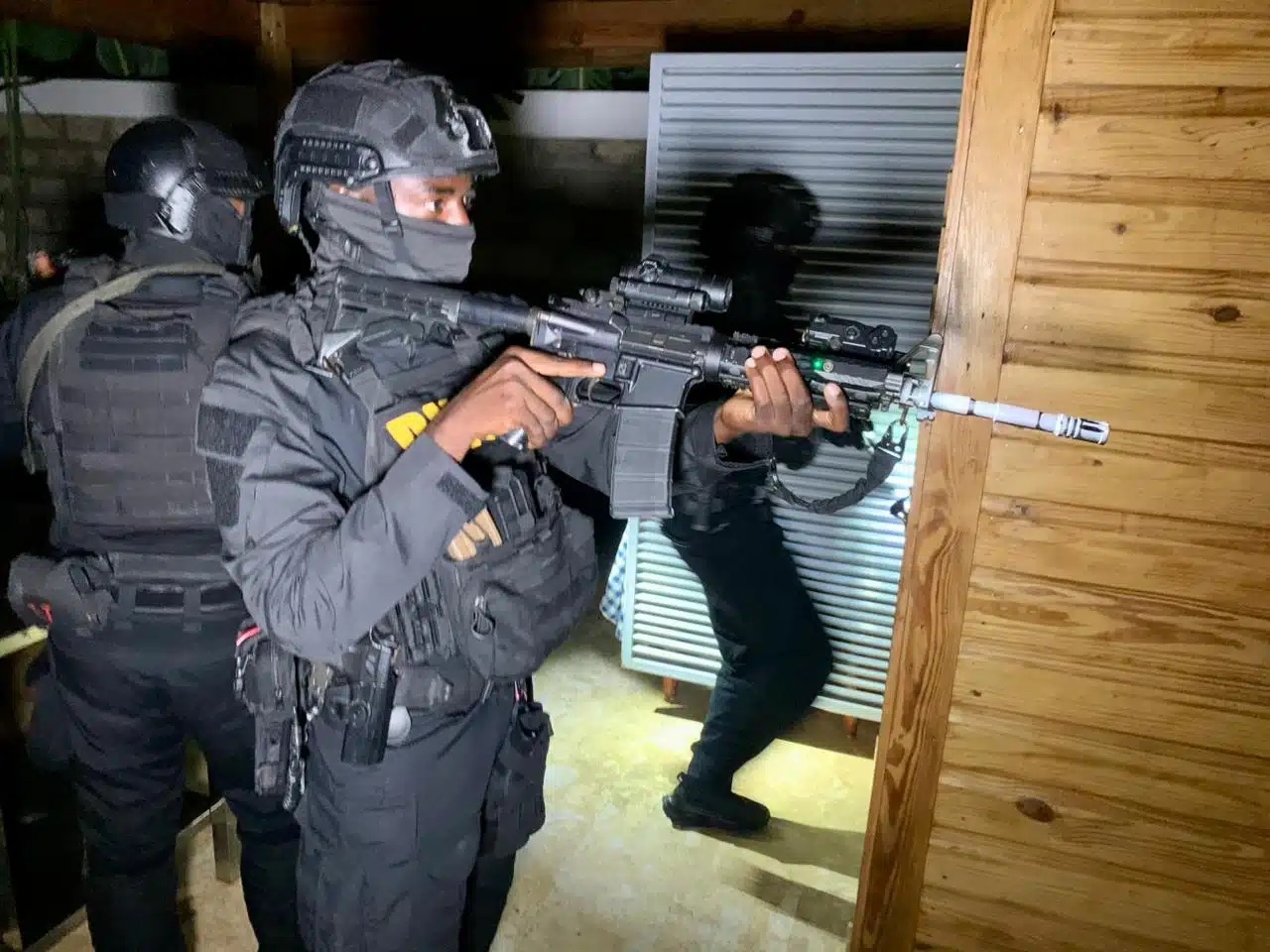 Detienen en Bayahíbe a presunto miembro de red de narcotráfico, solicitado en extradición por EE. UU.