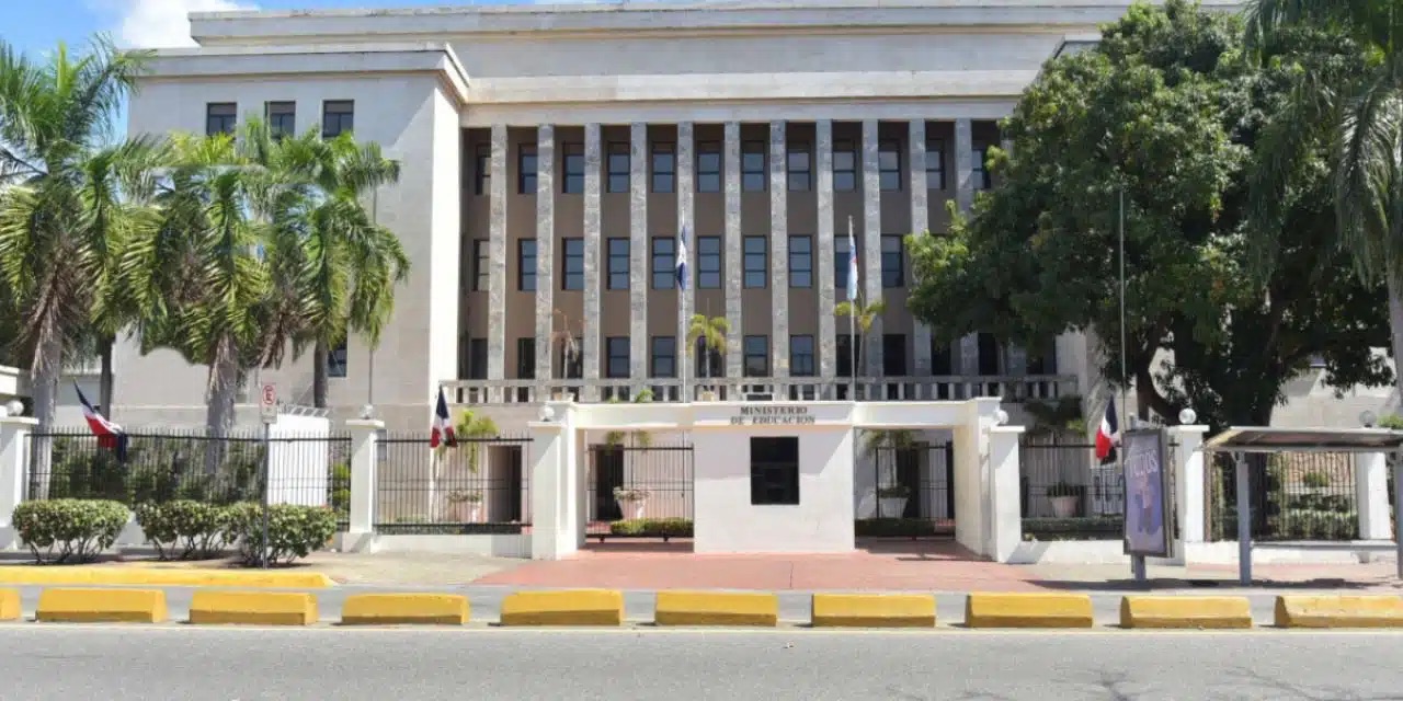 Evaluación de Desempeño Docente avanza en un 55 %; resultados serán publicados en tres días