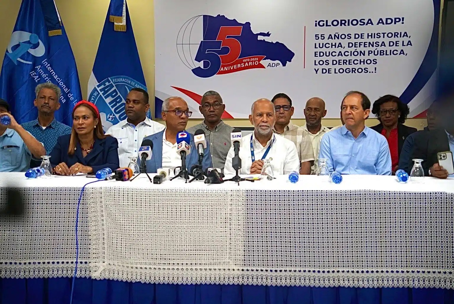 ADP asegura que educación pública enfrenta amenazas de “mercantilización”; convocan seminario para debatir reforma educativa