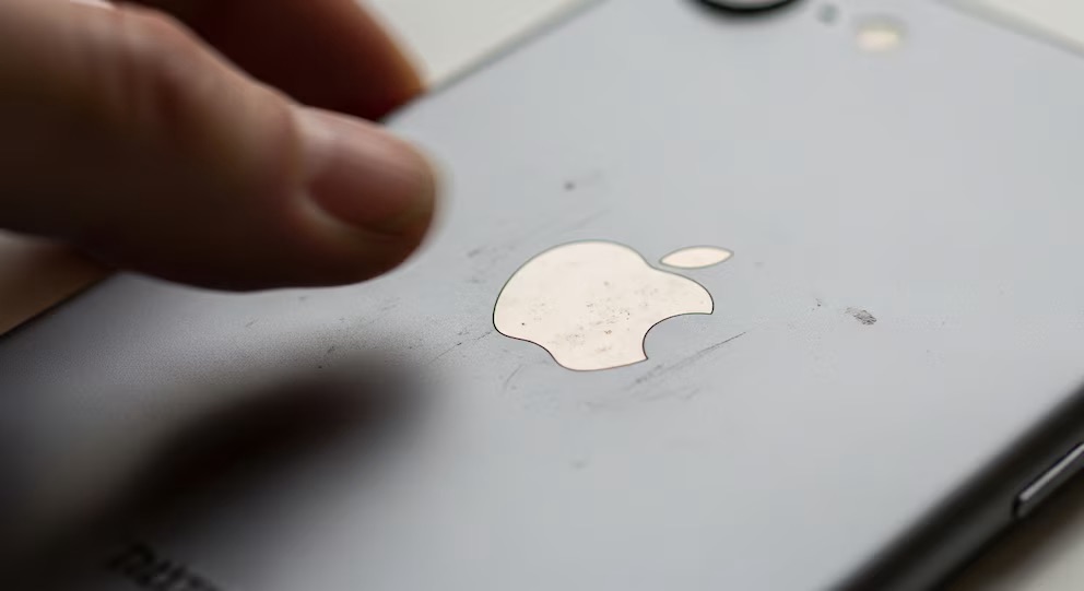 Qué función puedes activar tocando la manzana de tu iPhone