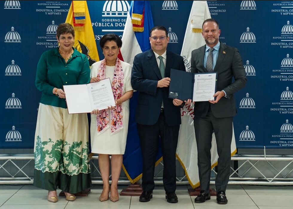 Autoridades comerciales de RD y Ecuador firman acuerdo para fortalecer el comercio y la inversión