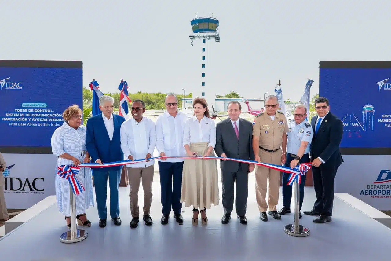 IDAC, DA y FARD inauguran torre de control en San Isidro con inversión de RD$819 millones