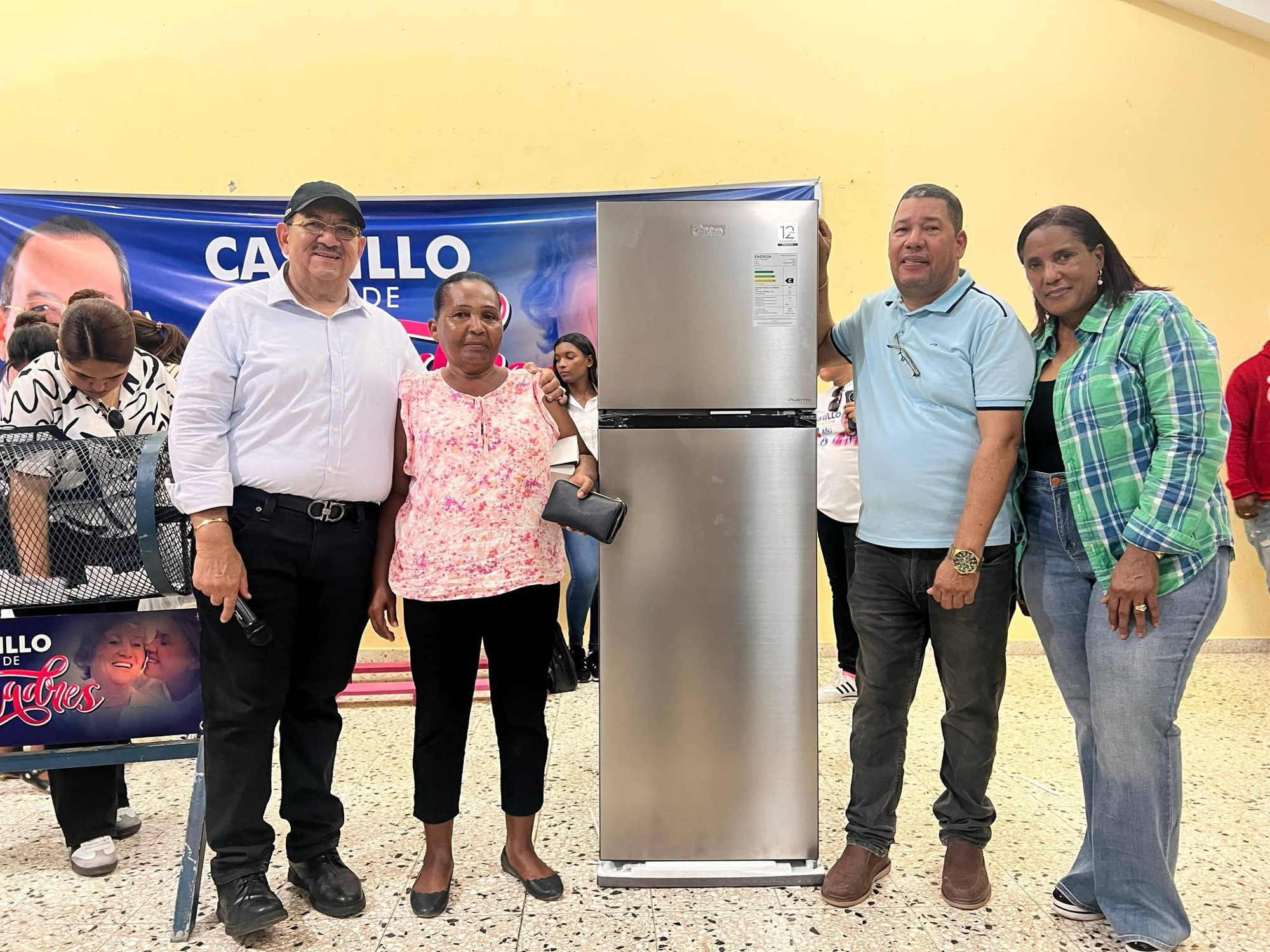 Senador Cristóbal Castillo inicia recorrido “Castillo Está de Madre” en Los Hatillos