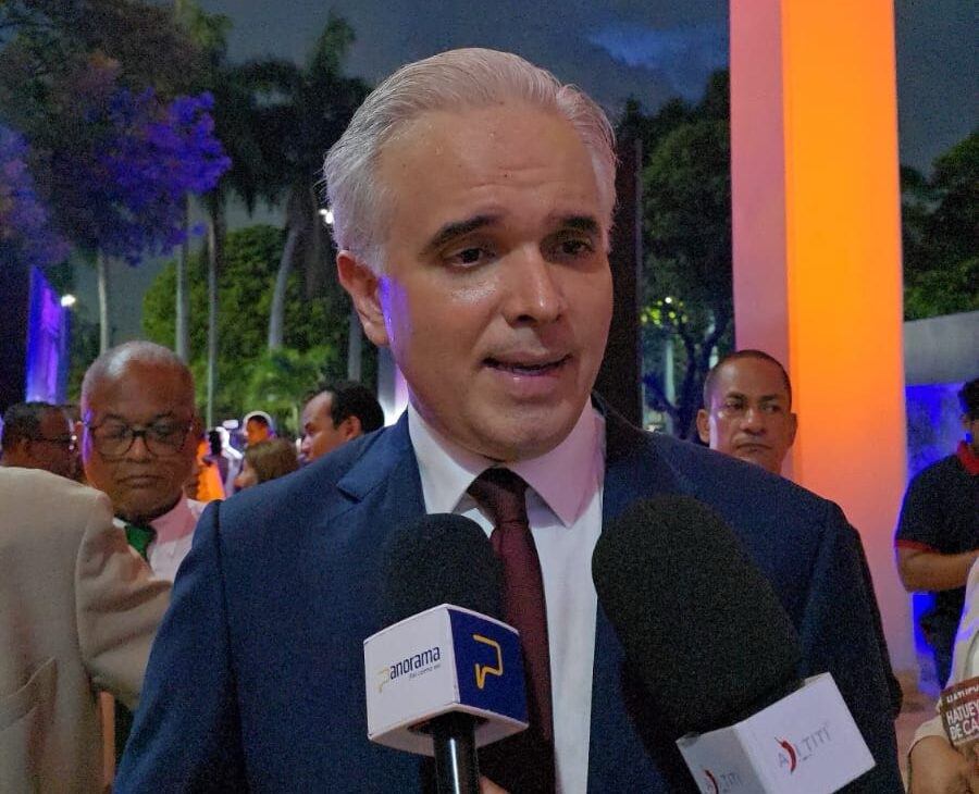 Ministro de Educación garantiza cupos para el próximo año escolar