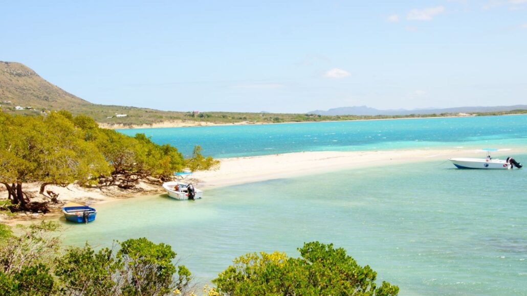 Descubre las Mejores Islas y Lagunas de República Dominicana: Paraísos Naturales Imperdibles
