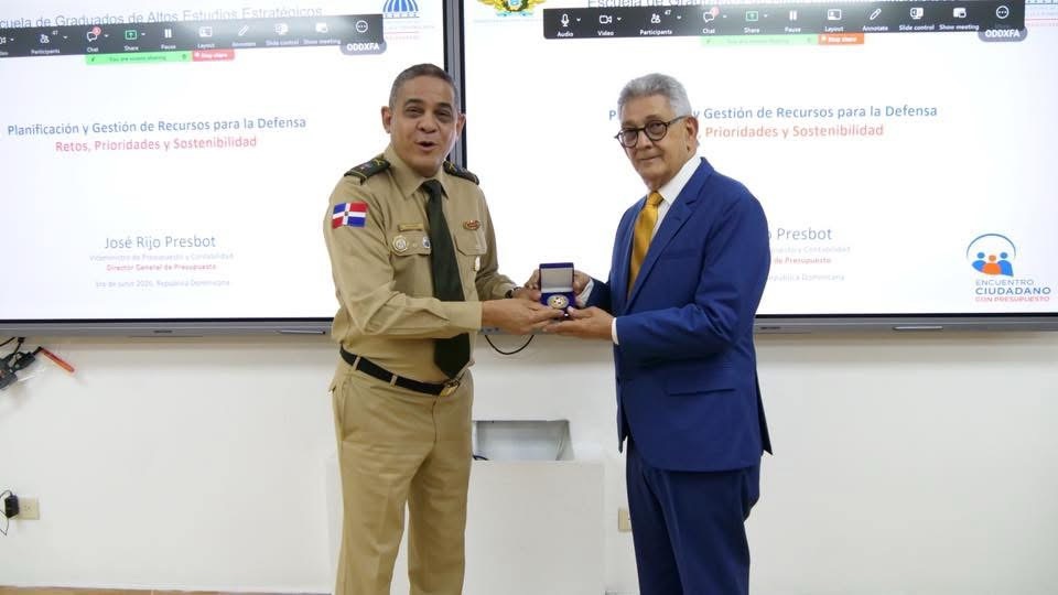 Escuela de Graduados de Altos Estudios Estratégicos reconoce a José Rijo Presbot por sus aportes a la educación superior