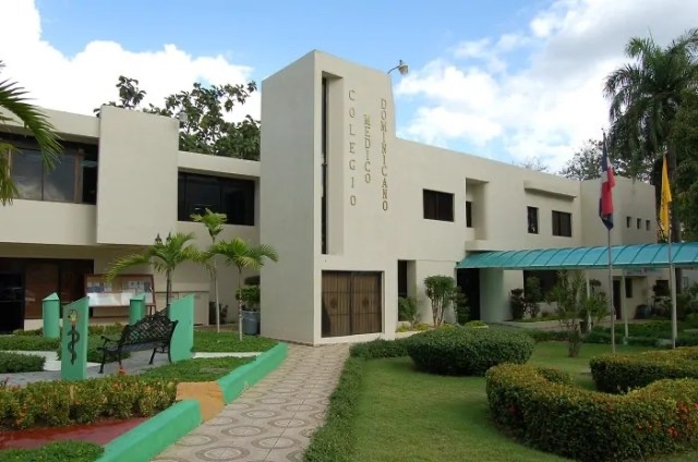 Colegio Médico advierte nuevo marco legal podría afectar el ejercicio de la medicina en el país