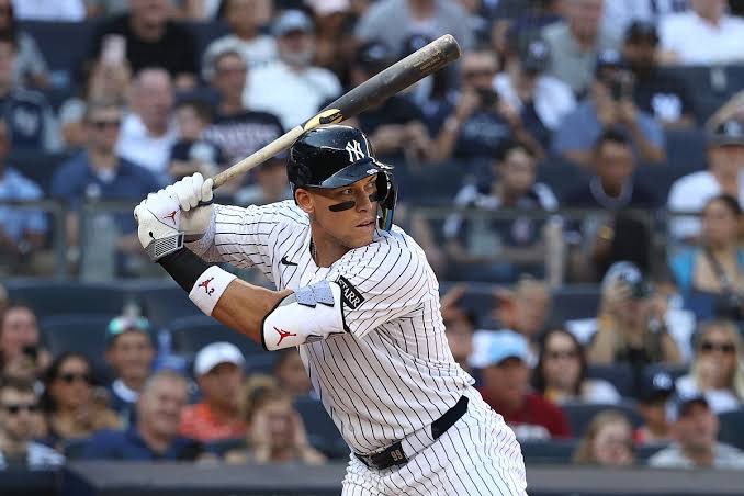 Aaron Judge queda fuera del lineup de Yankees por lesión en las costillas