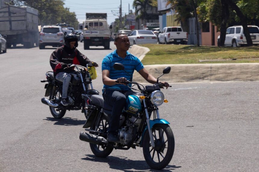 Motorista lanza piedra contra una guagua durante discusión en la 27 de Febrero