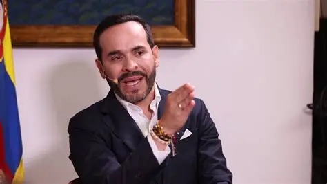 De la Espriella rechaza que su triple nacionalidad sea un problema para ser presidente
