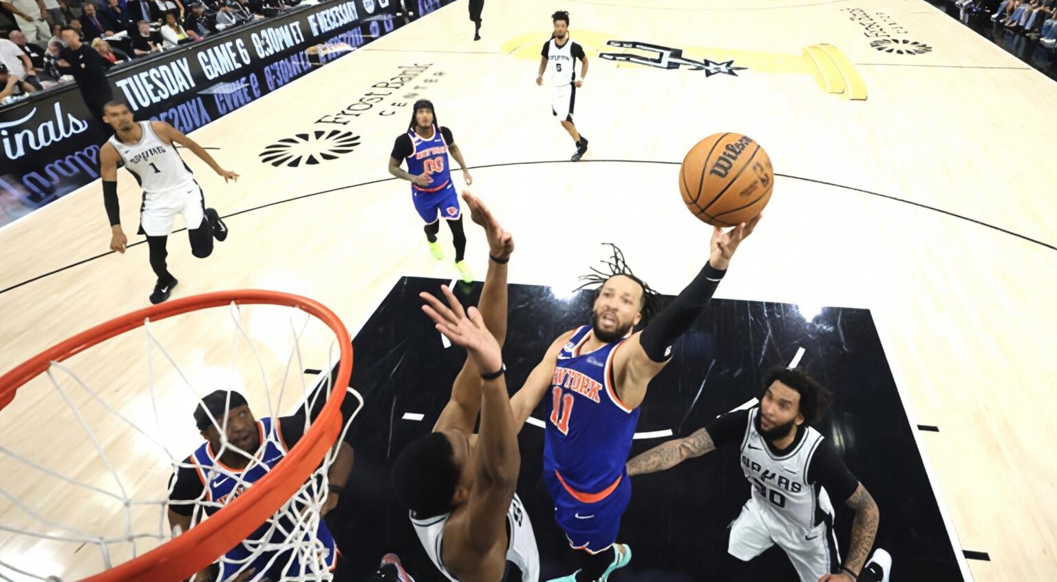 Knicks vuelven a remontar y se coronan campeones