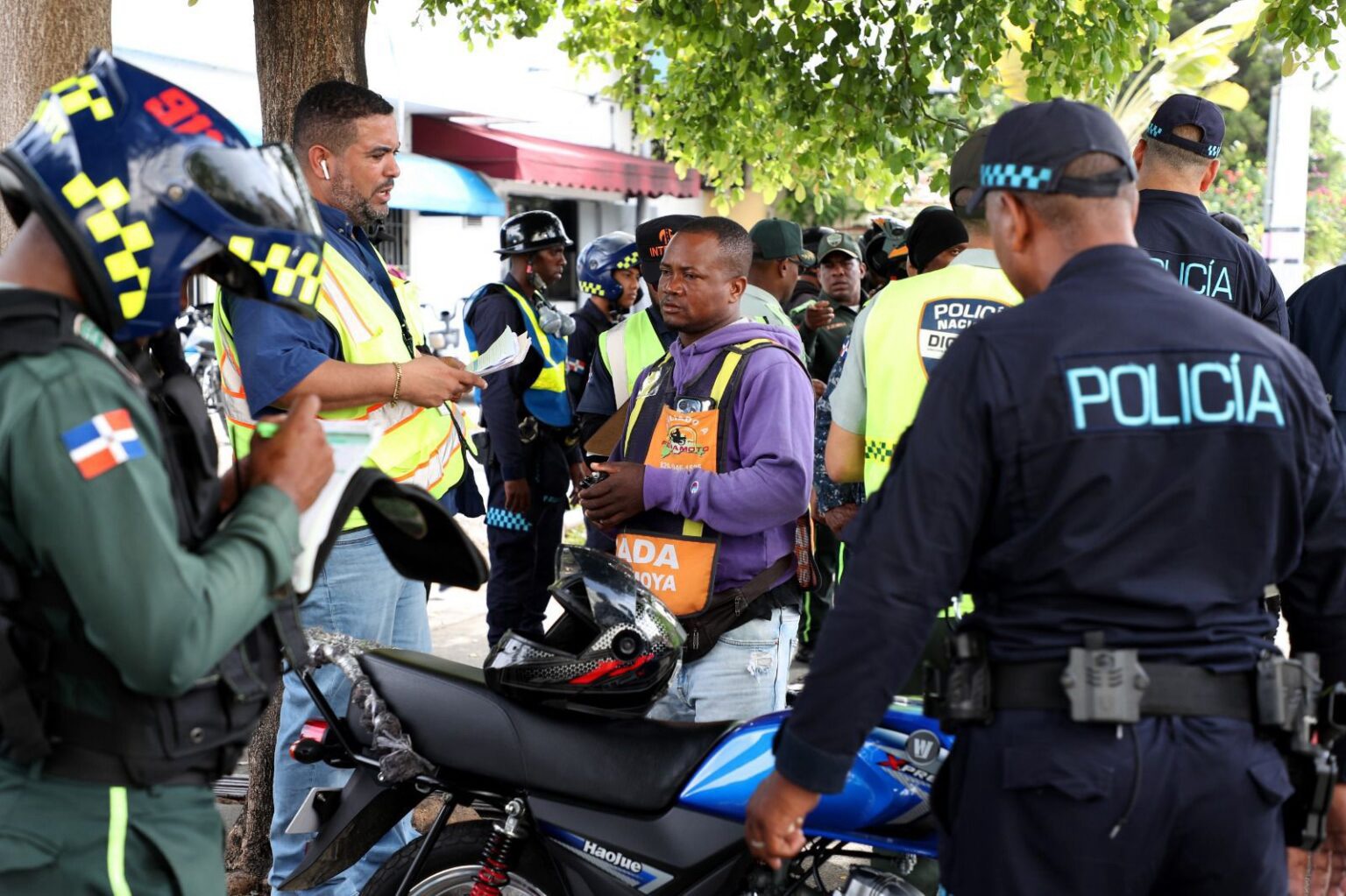 Autoridades intervienen 15 paradas de motoconcho; eliminan tres, retienen 64 motores y realizan 247 pruebas de alcoholemia
