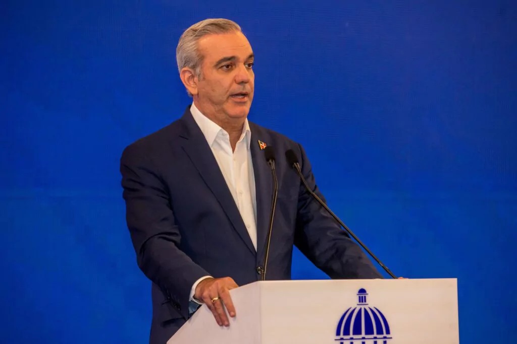 Abinader promulga la ley del plan fiscal