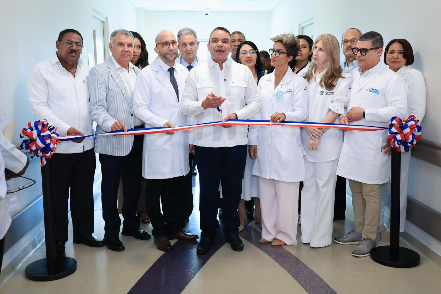 Inauguran primera unidad de cirugía intrauterina del país para corregir condiciones antes del nacimiento del bebé
