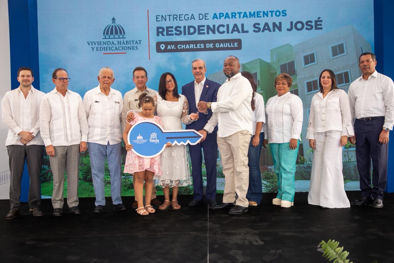 Gobierno entrega 700 apartamentos del Plan Familia Feliz en SDN