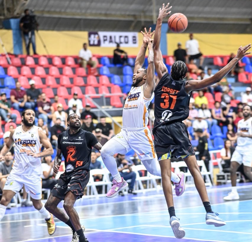 Héroes clasifican a la semifinal al derrotar con drama a los Reales