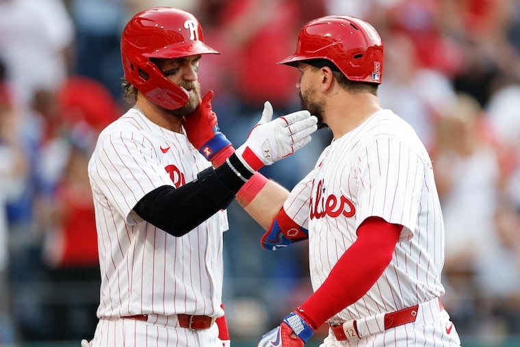 Schwarber conecta tres jonrones y Harper completa el ciclo en histórica paliza de los Filis