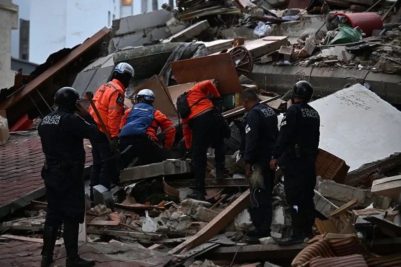 Un fuerte terremoto de magnitud 7,2 y una réplica de 7,5 sacuden la costa central de Venezuela y causa graves daños en Caracas