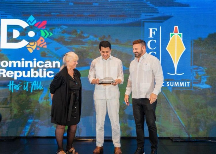 FCCA reconoce a David Collado por impulsar el turismo de cruceros