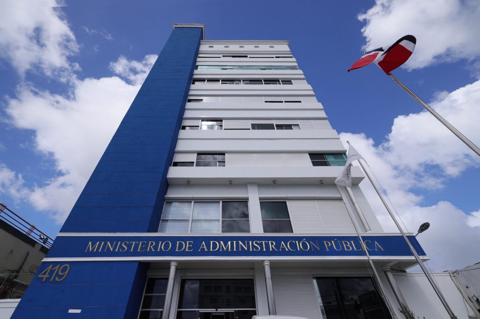 Gobierno emite reglamento que convierte servicios públicos en “asistencias anticipatorias”