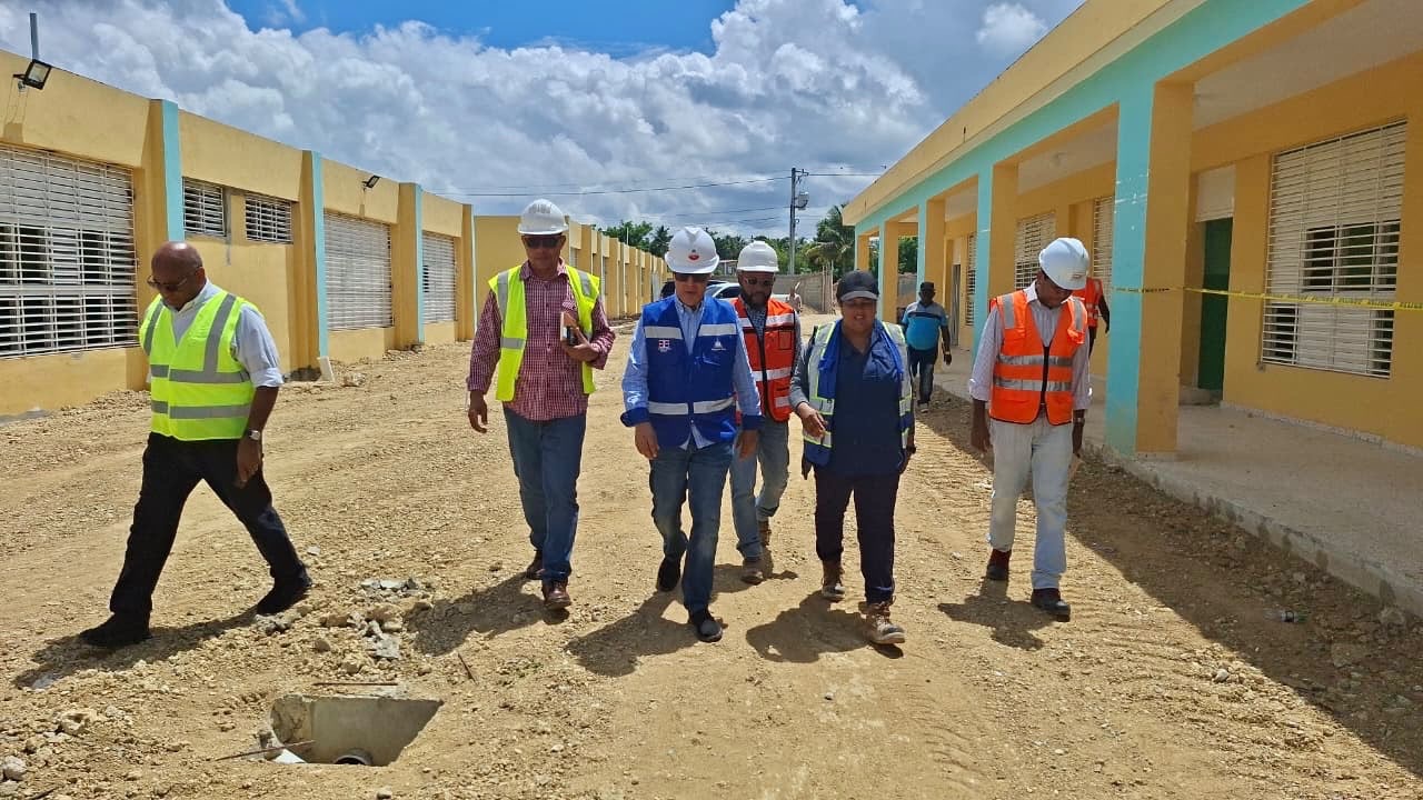 Gobierno informa que acelera construcción de aulas para el próximo año escolar