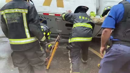 Accidente en Jarabacoa: camión de valores se vuelca y vigilante queda atrapado