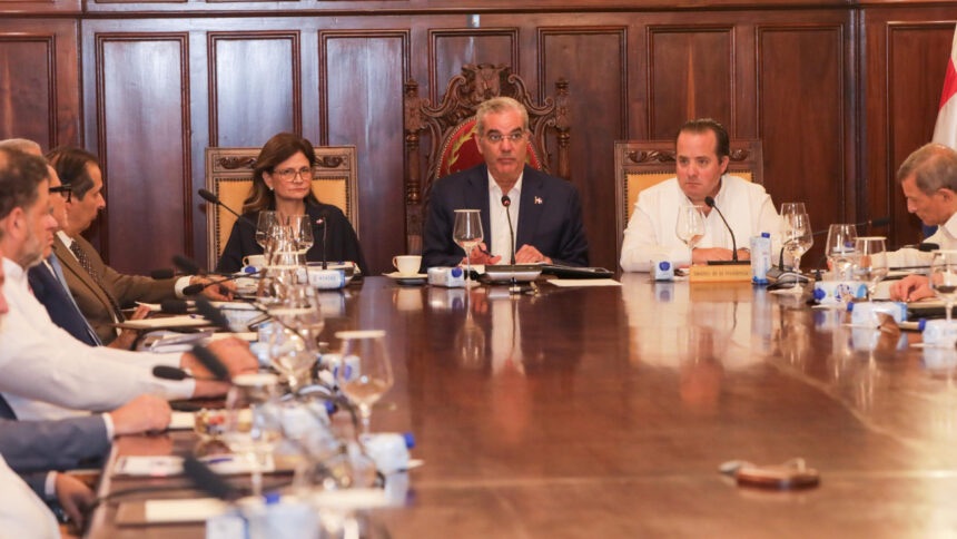 Gobierno mantendrá el 4.05 % del PIB para educación en el Presupuesto 2027, afirma Paliza