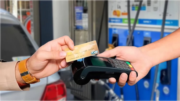 Bancos se quedan con RD$8.45 de RD$27.07 que se le gana a cada galón de gasolina
