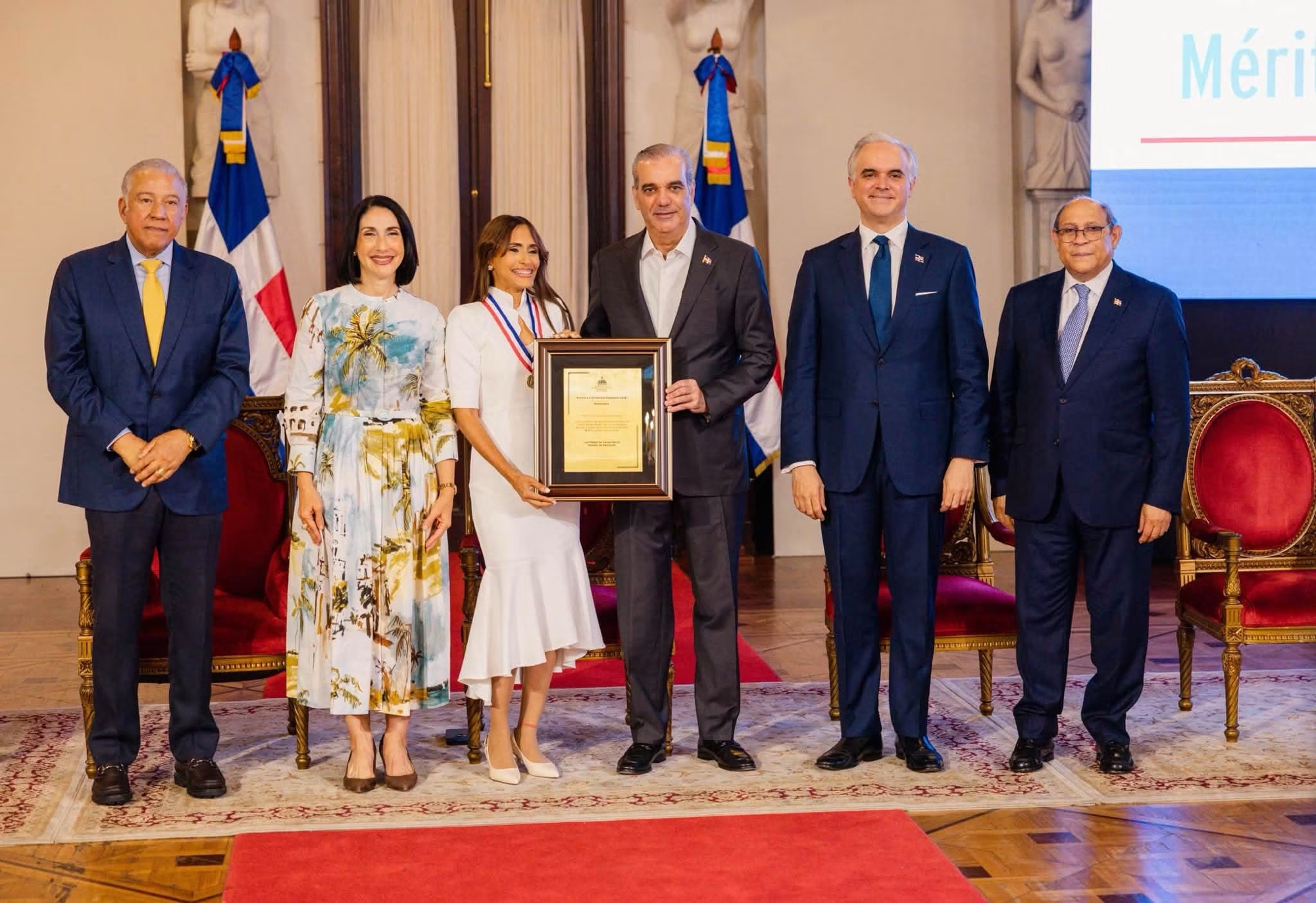 Abinader entrega Medalla al Mérito Magisterial 2026 y reconoce el aporte de docentes al desarrollo del país
