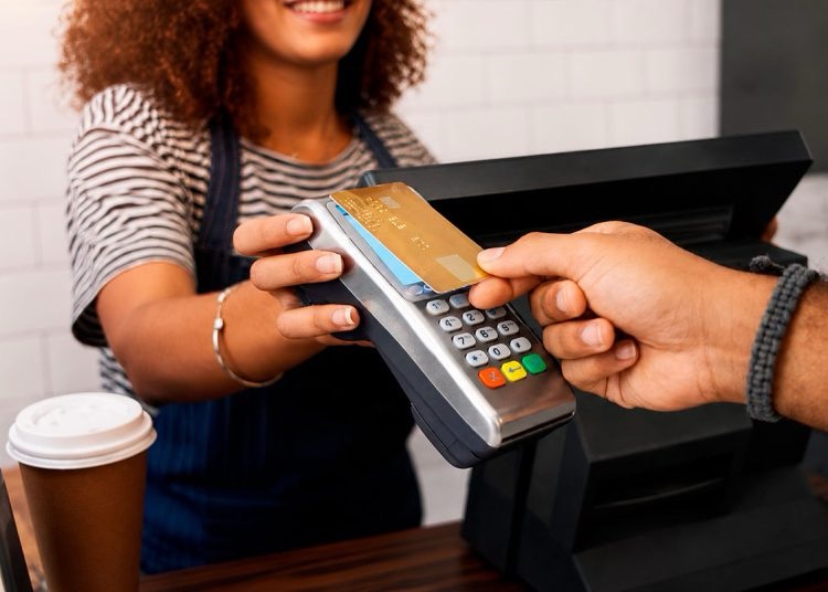 Transacciones con tarjetas físicas lideran pagos en República Dominicana
